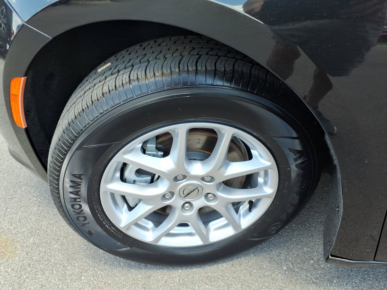 Used 2023 Chrysler Pacifica Touring-L FWD image 9