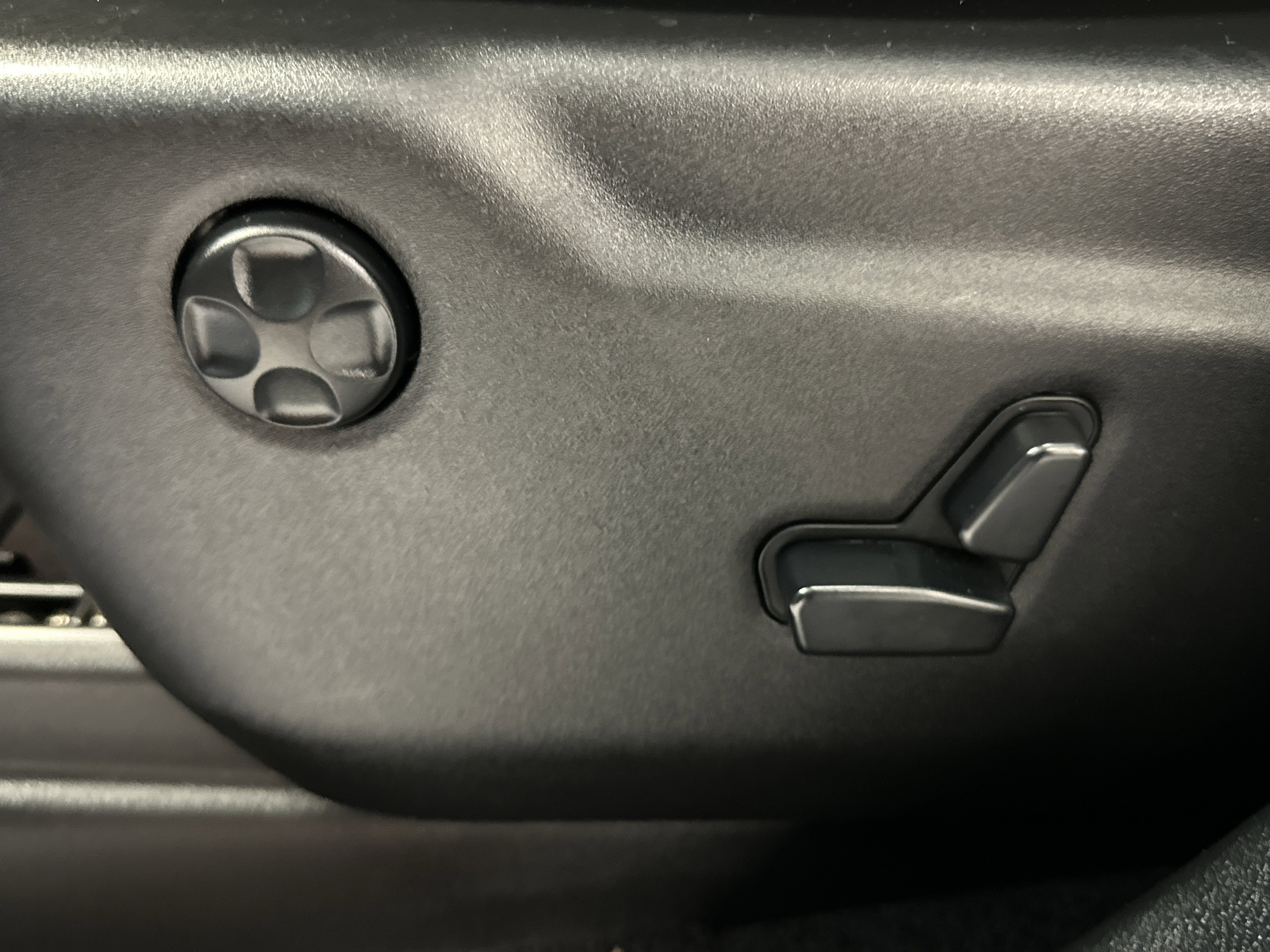 Used 2018 Jeep Grand Cherokee Altitude image 21