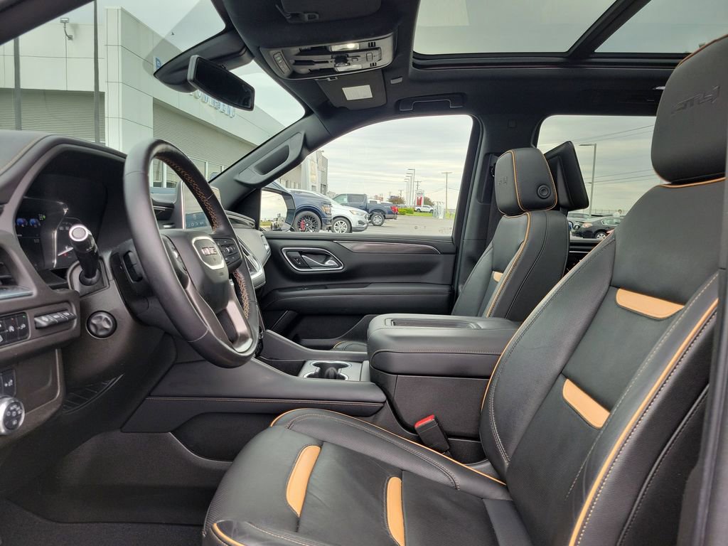 Used 2021 GMC Yukon XL AT4 w/ AT4 Premium Package AWD/4WD image 18