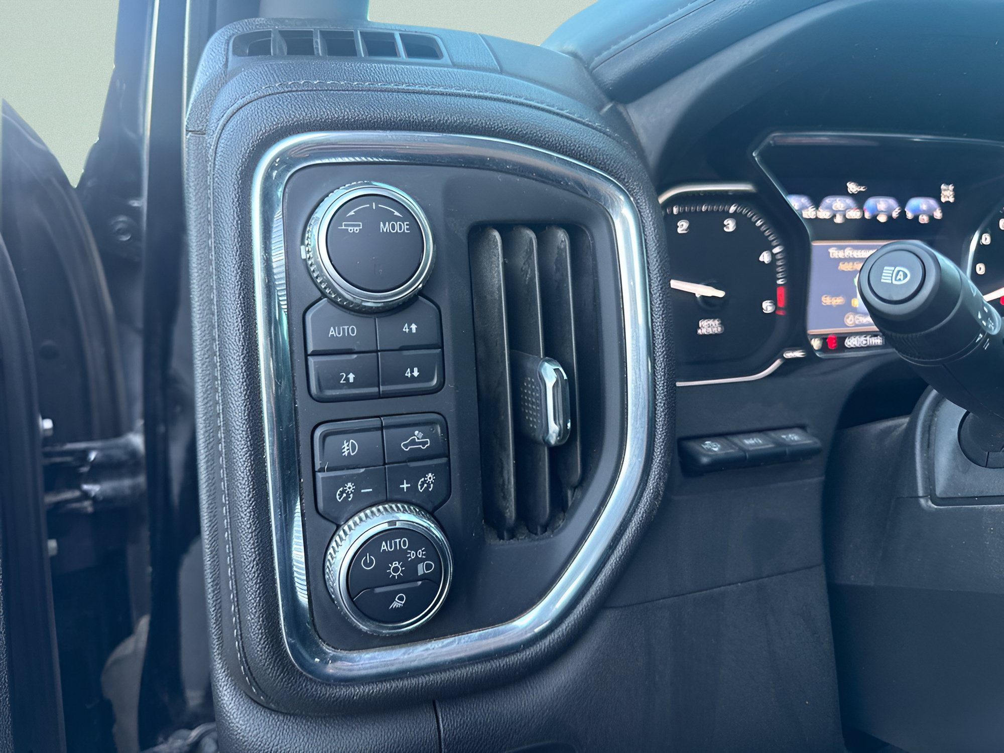 Used 2023 GMC Sierra 3500 Denali AWD/4WD image 24