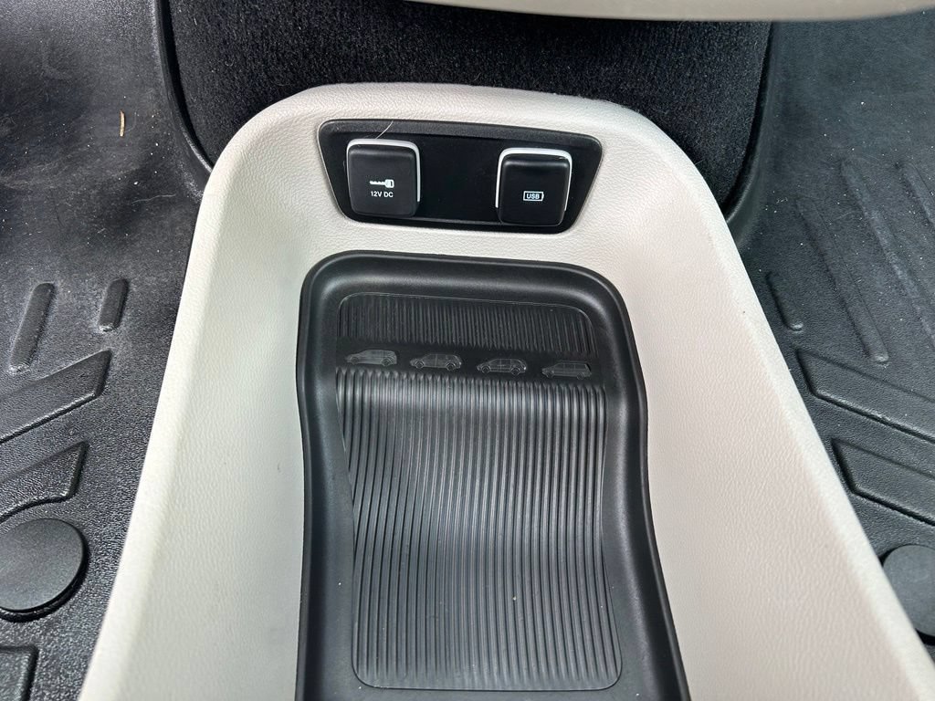Used 2017 Chrysler Pacifica Platinum FWD image 32
