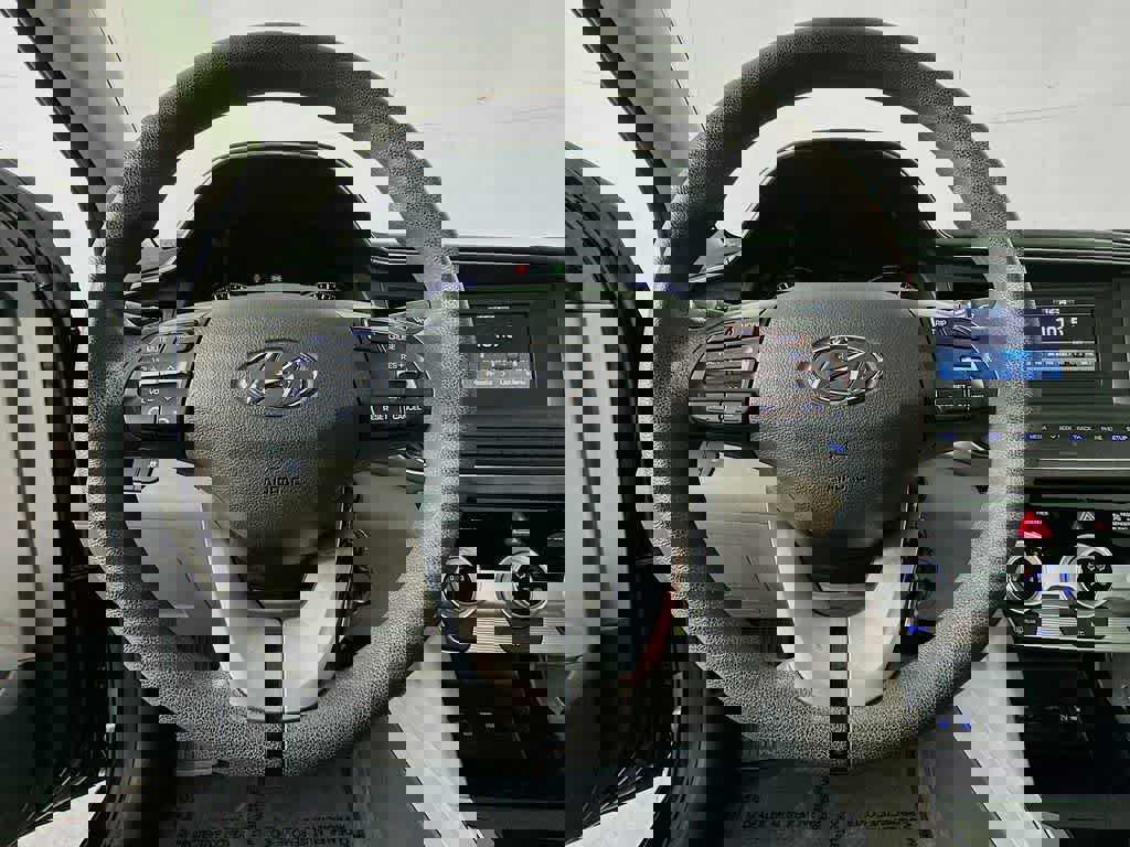 Used 2019 Hyundai Elantra SE image 18