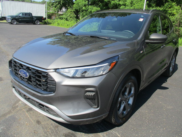 Certified 2023 Ford Escape ST-Line w/ Tech Pack #1 AWD/4WD image 4