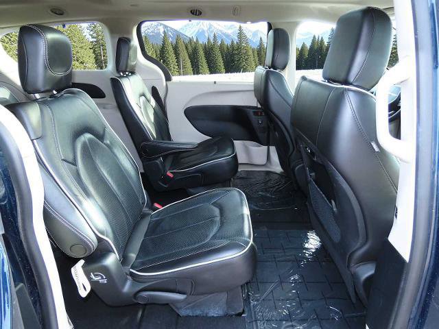 Used 2023 Chrysler Pacifica Limited image 23