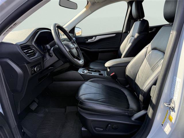 Certified 2025 Ford Escape SE w/ PHEV Premium Package FWD image 9