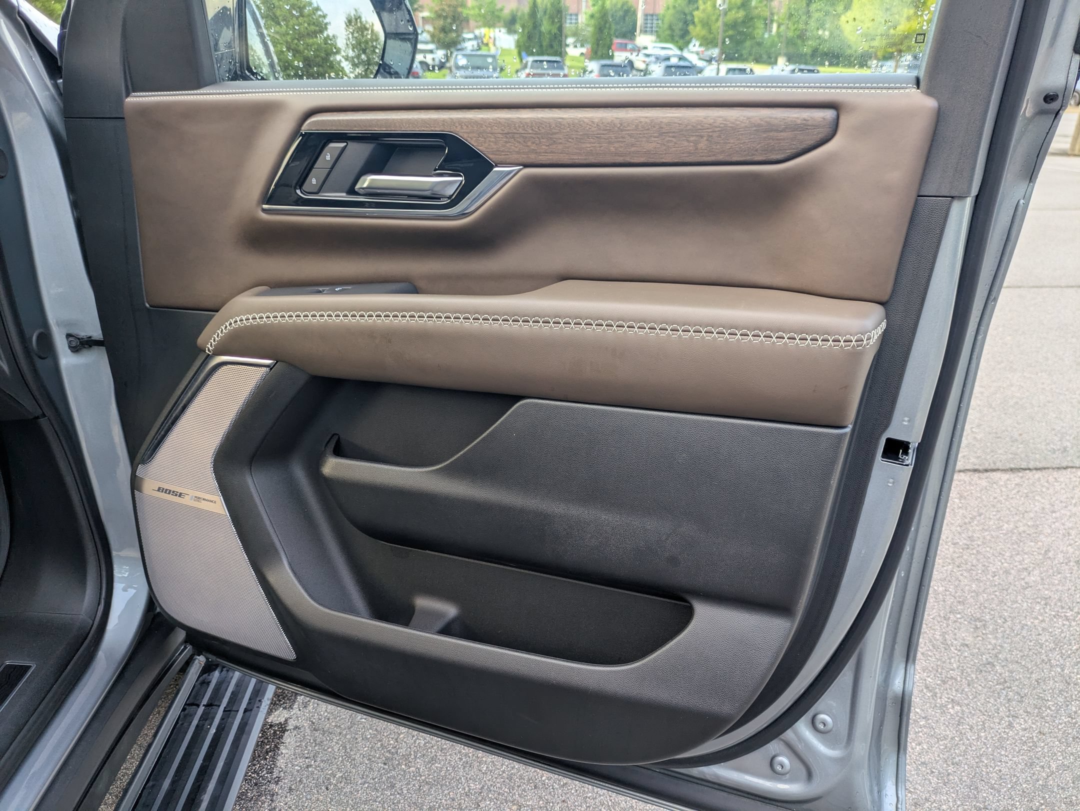Used 2025 GMC Yukon Denali Ultimate AWD/4WD image 40