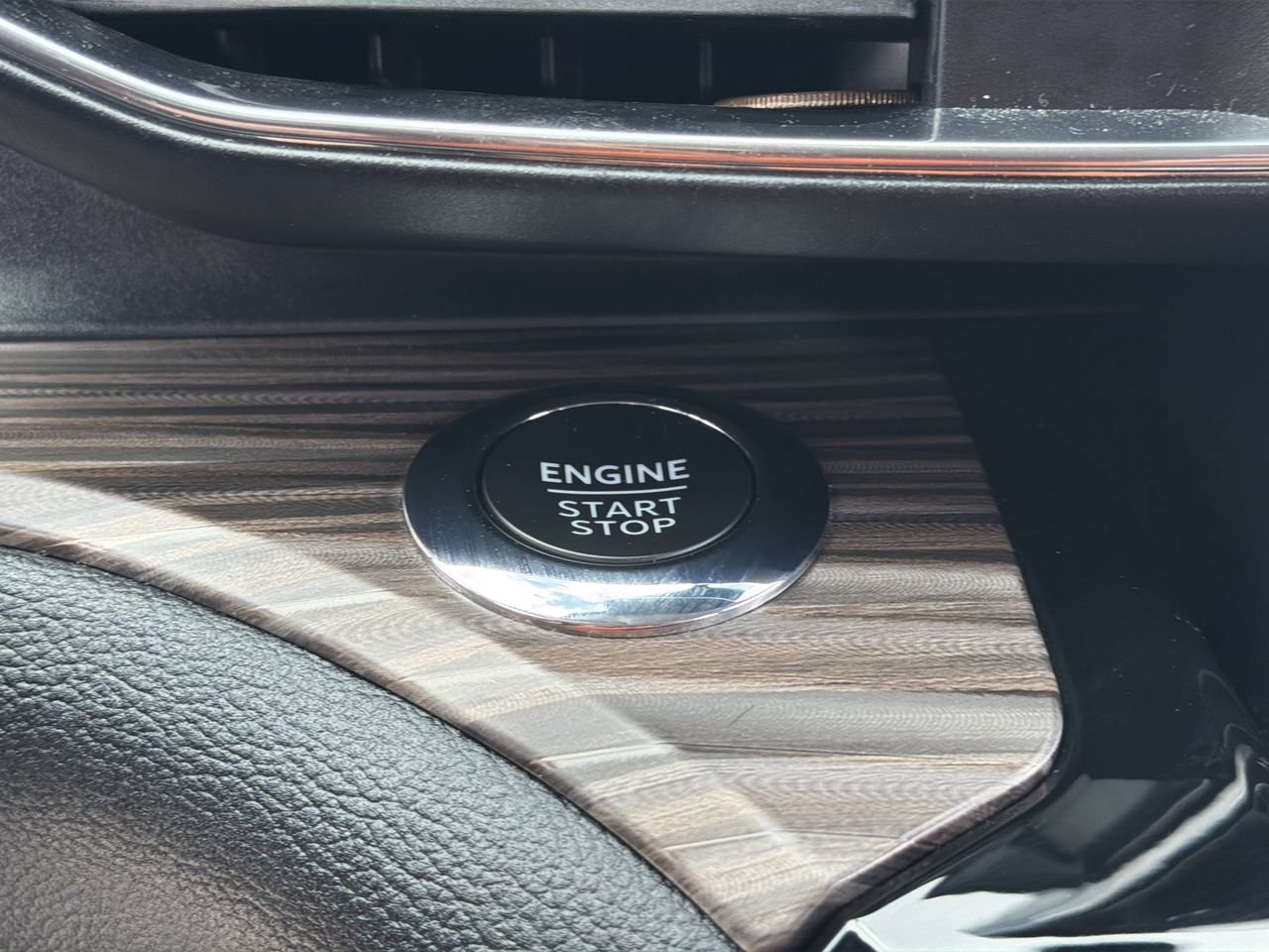 Certified 2023 Ford Explorer Limited w/ Limited Technology Package RWD image 32