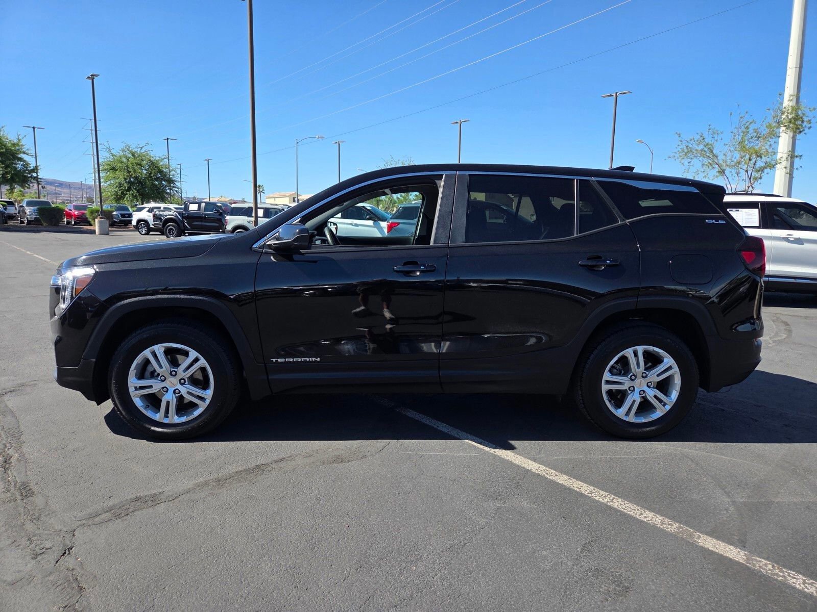 Used 2024 GMC Terrain SLE video 2