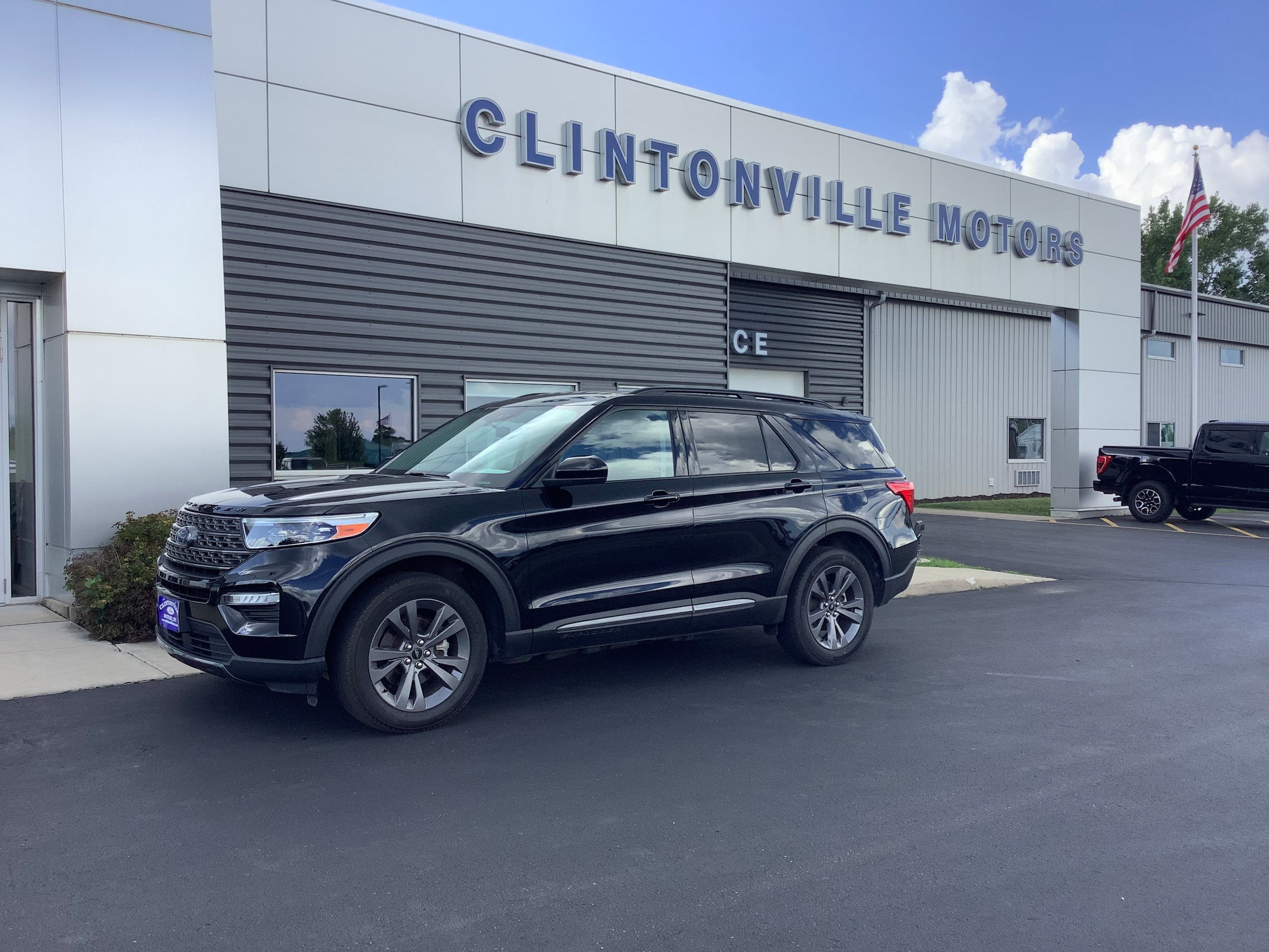 Certified 2024 Ford Explorer XLT w/ Equipment Group 202A