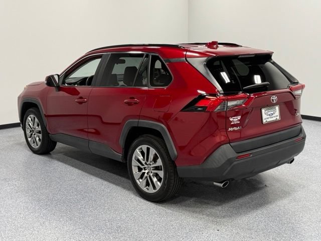 Used 2019 Toyota RAV4 XLE Premium FWD image 9