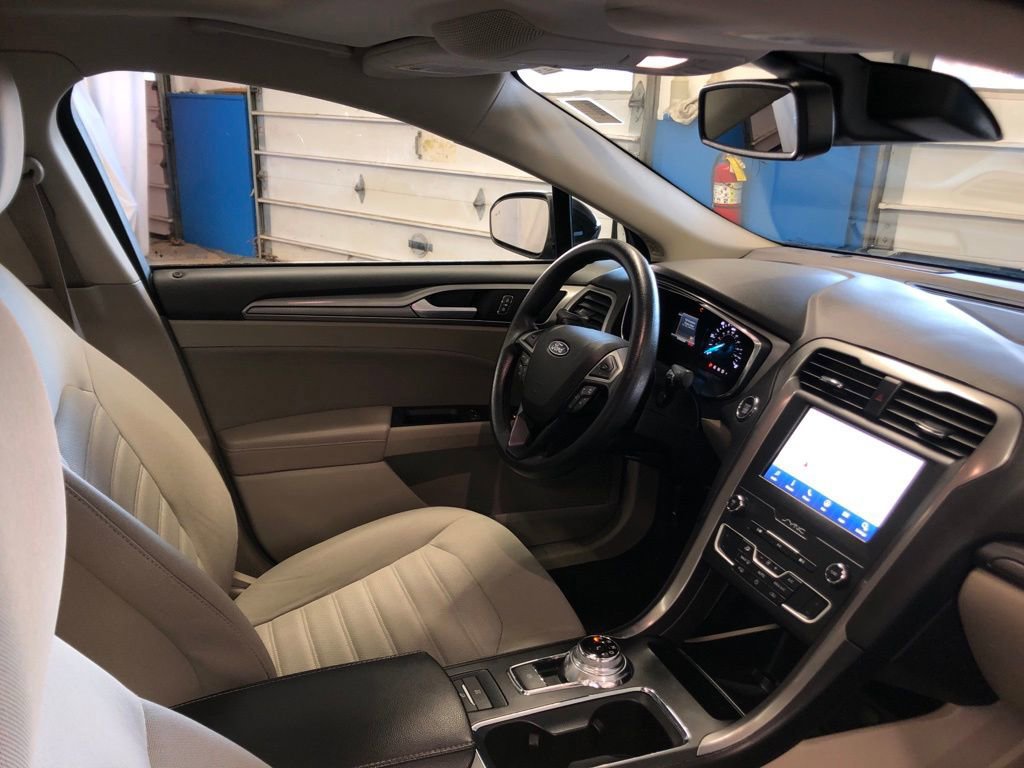 Certified 2020 Ford Fusion SE image 25