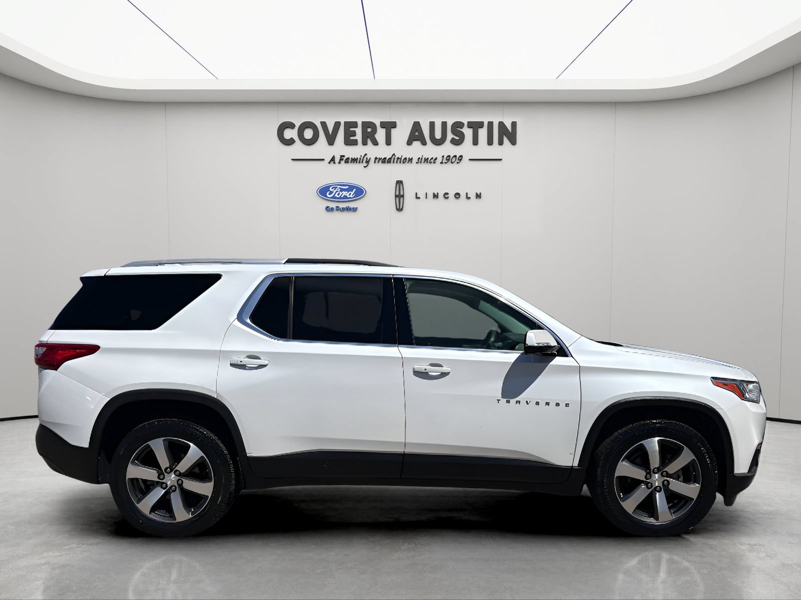 Used 2018 Chevrolet Traverse LT w/ LPO, Cargo Package FWD image 5