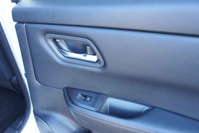 Used 2025 Nissan Rogue SV FWD image 14