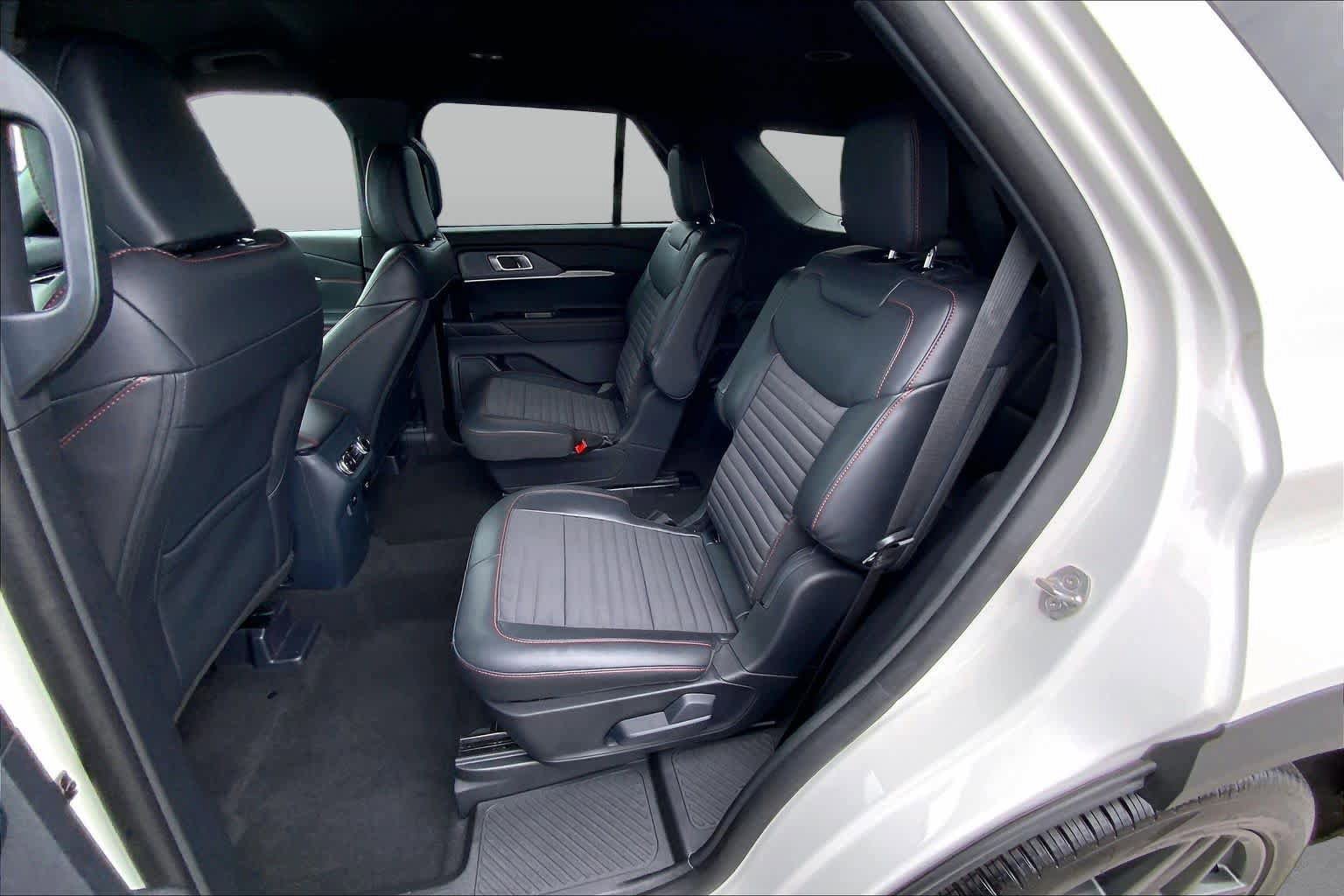 Certified 2025 Ford Explorer ST-Line w/ Premium Package RWD image 20