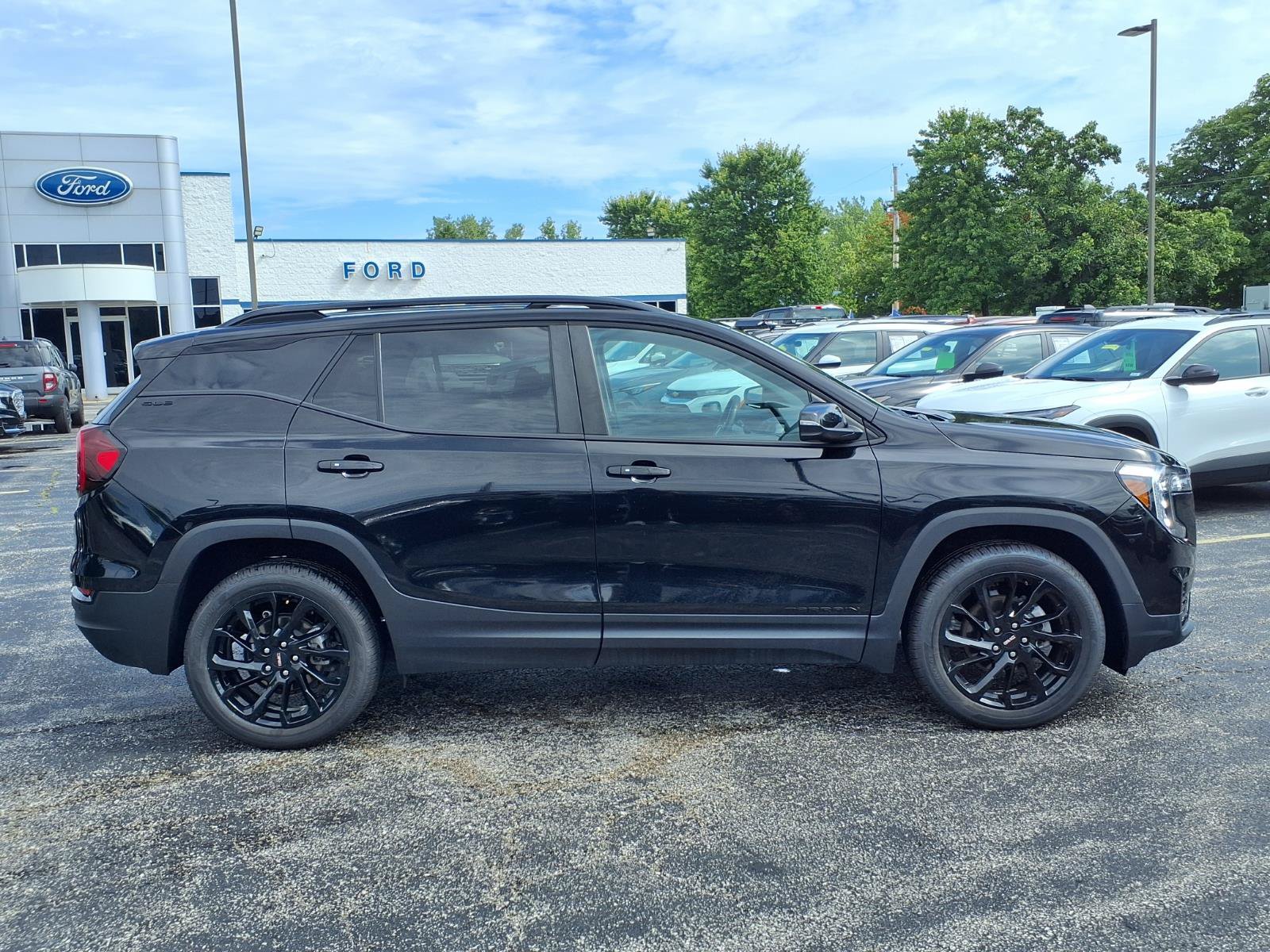 Used 2023 GMC Terrain SLE w/ Driver Convenience Package FWD image 20