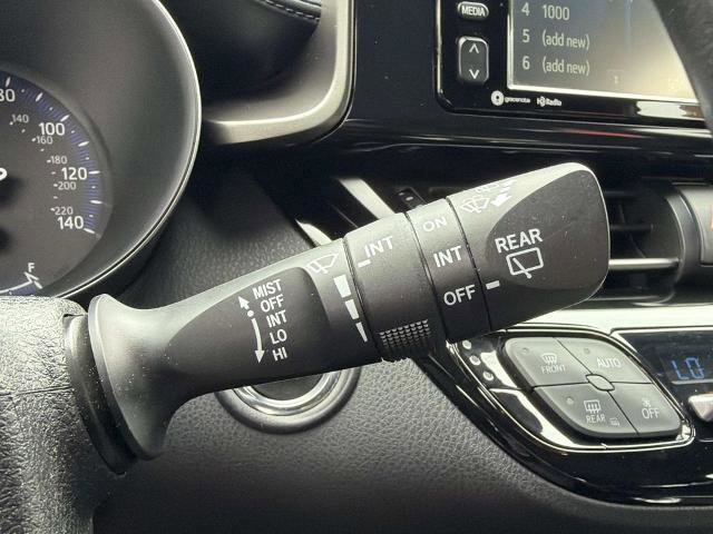 Used 2018 Toyota C-HR XLE FWD image 29
