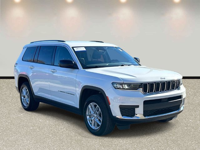 Used 2022 Jeep Grand Cherokee L Laredo w/ Luxury Tech Group I AWD/4WD image 3