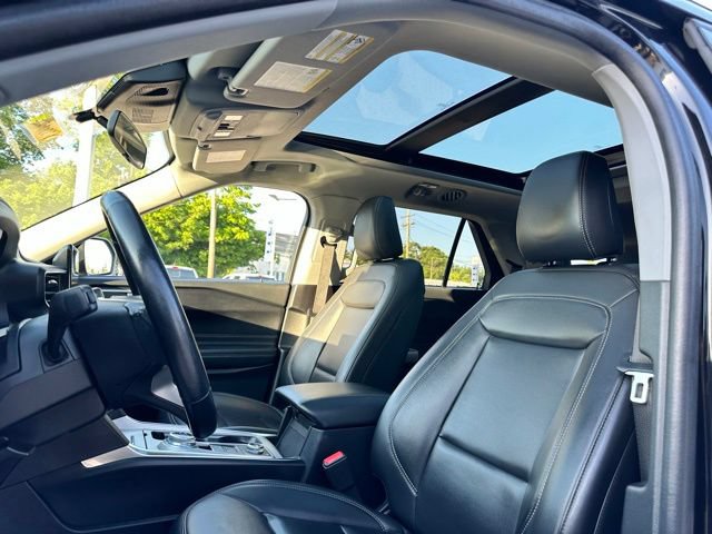 Certified 2022 Ford Explorer XLT w/ Equipment Group 202A AWD/4WD image 37