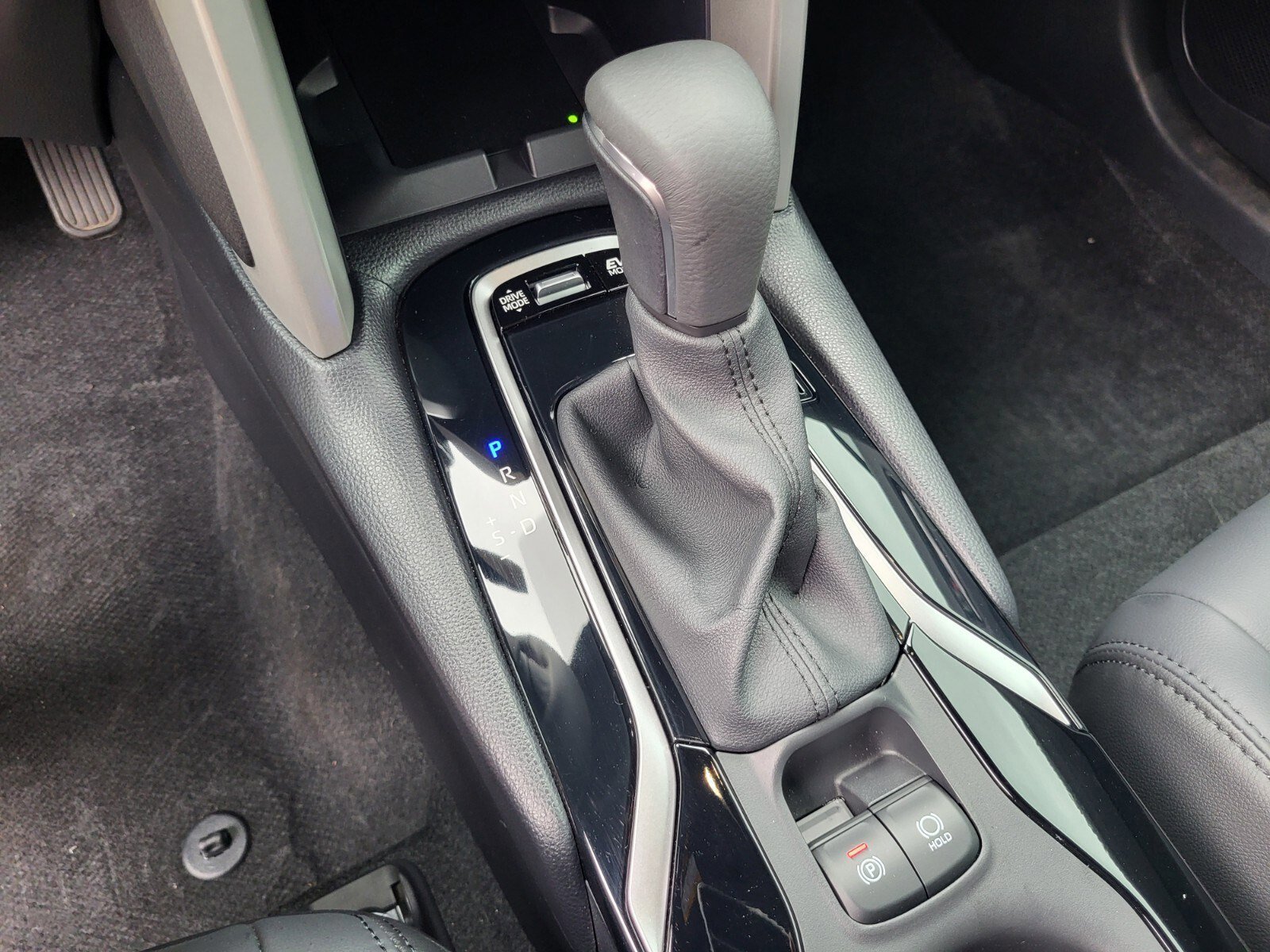 Used 2024 Toyota Corolla Cross AWD Hybrid w/ Convenience Package image 24