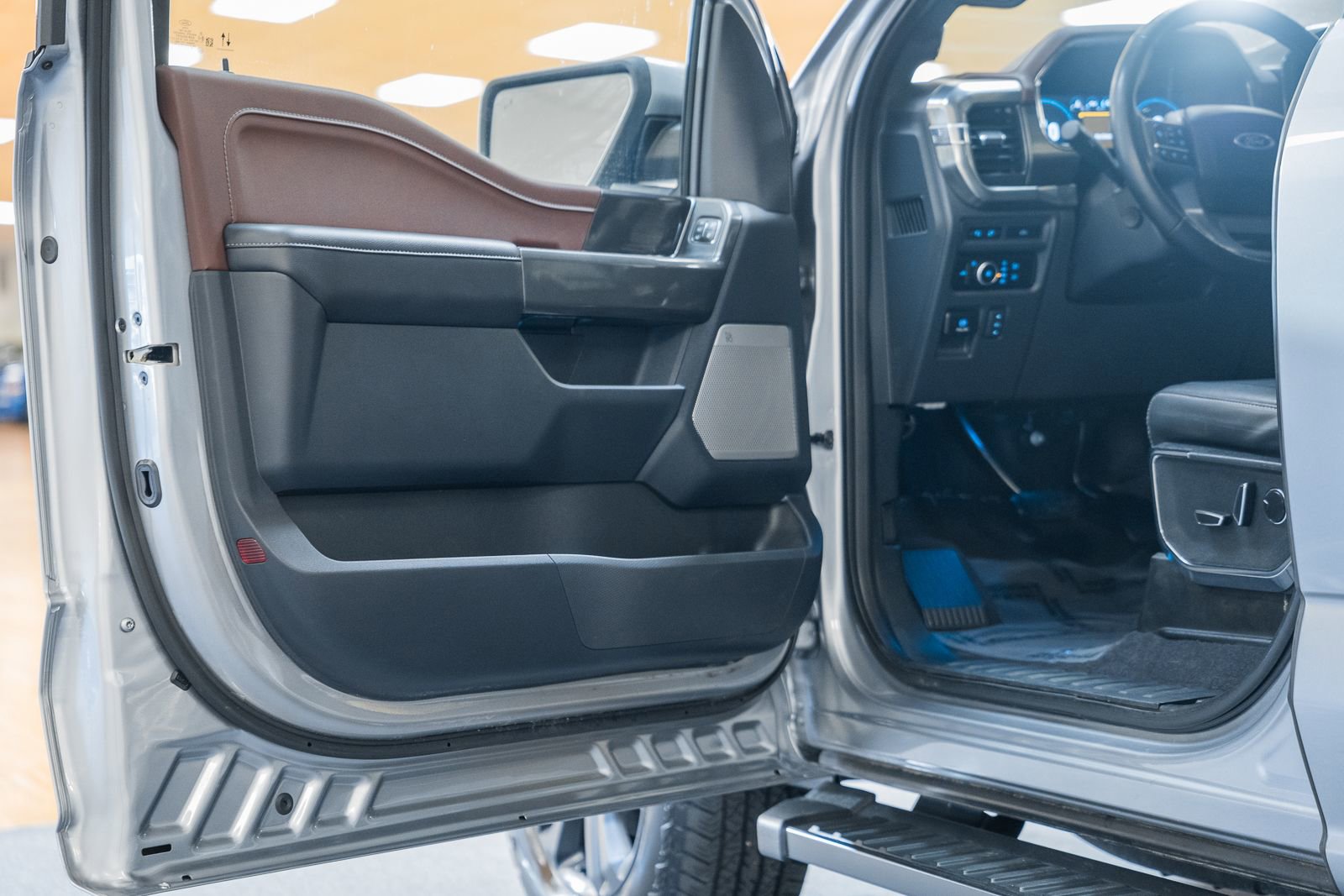 Certified 2023 Ford F150 Lariat w/ Equipment Group 502A High image 47