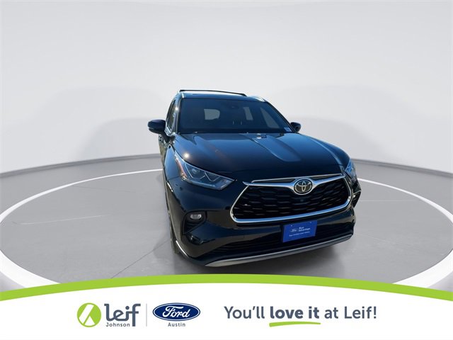 Used 2022 Toyota Highlander Platinum image 3