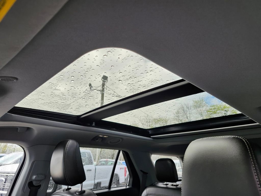 Certified 2022 Ford Explorer XLT w/ Equipment Group 202A image 22