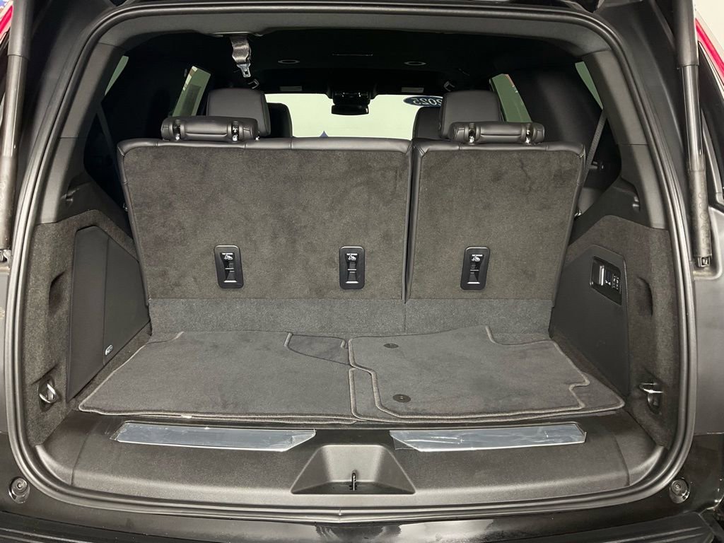 Used 2025 Cadillac Escalade Luxury image 11