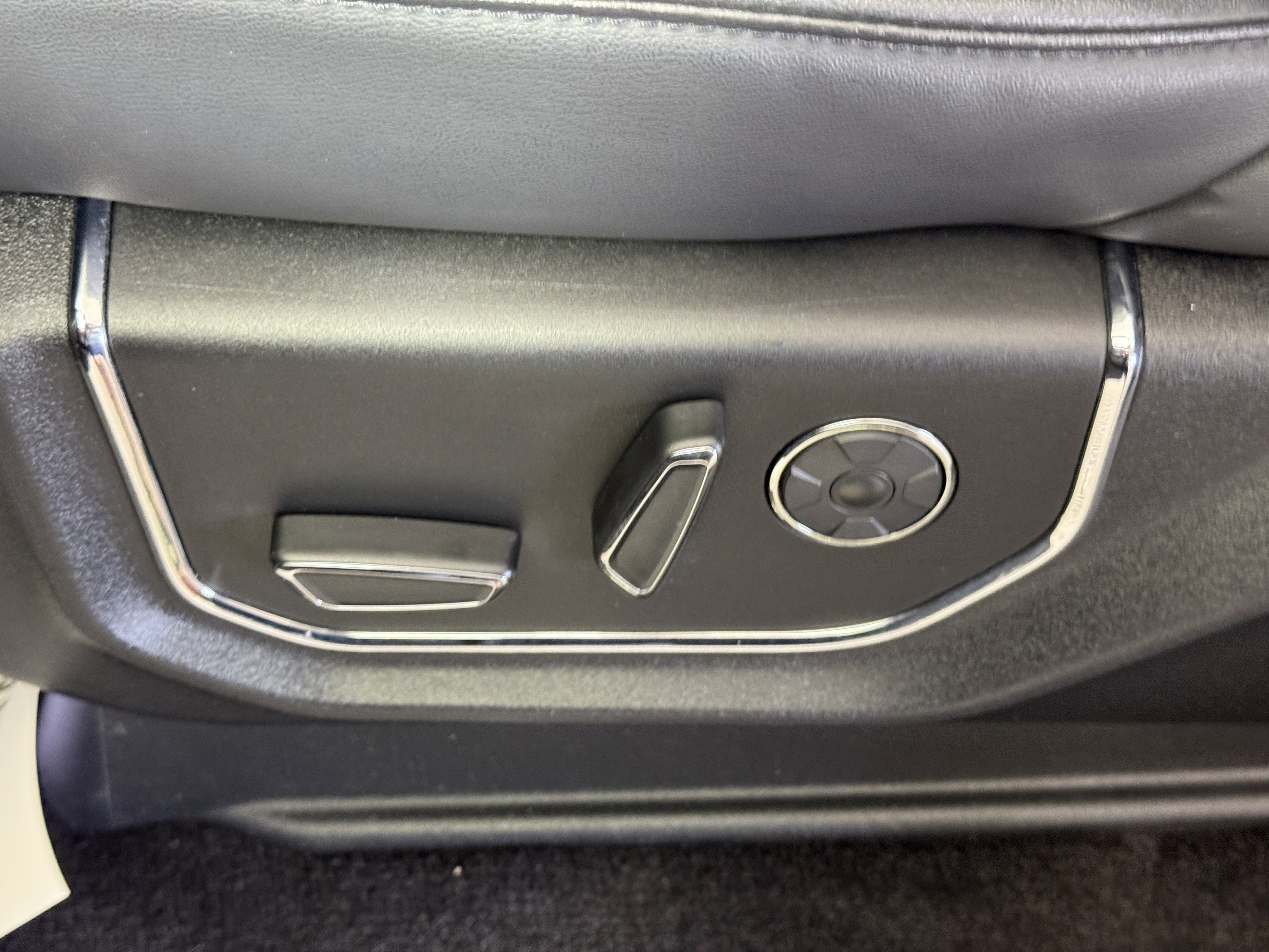 Certified 2018 Ford Expedition Max Platinum image 17