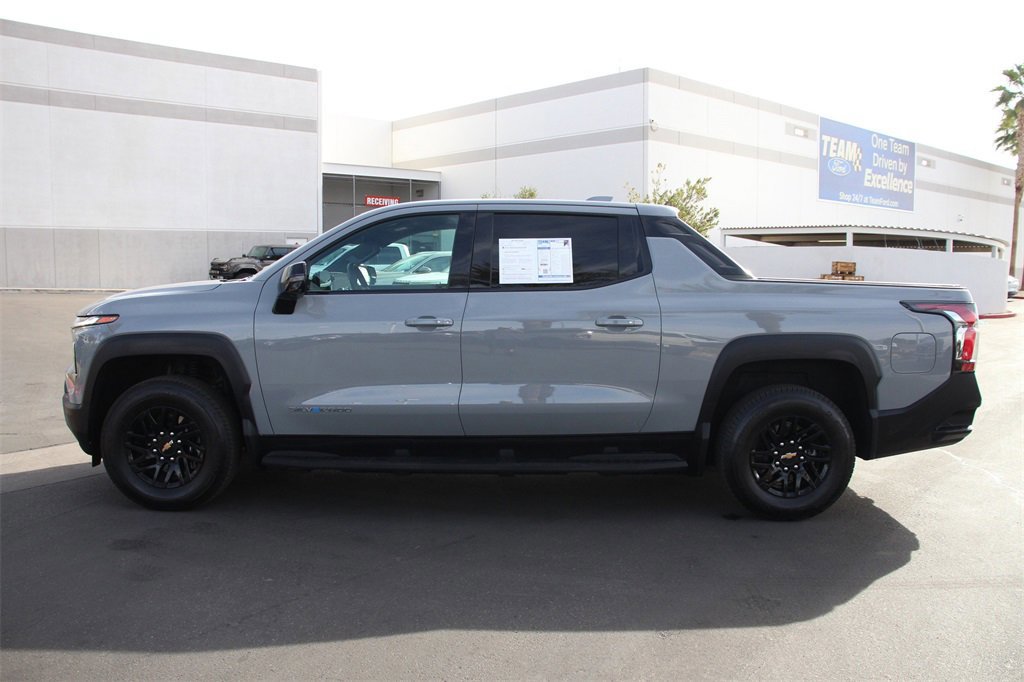 Used 2025 Chevrolet Silverado EV LT image 3