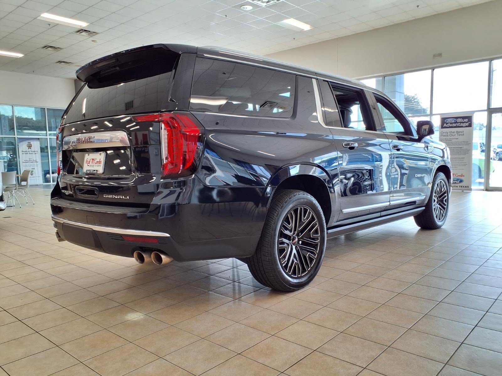 Used 2022 GMC Yukon XL Denali w/ Denali Ultimate Package AWD/4WD image 6