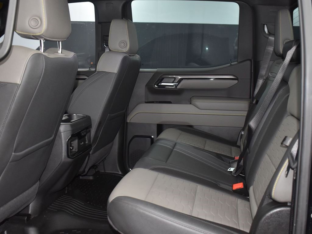 Used 2025 Chevrolet Silverado 1500 ZR2 w/ Technology Package image 9