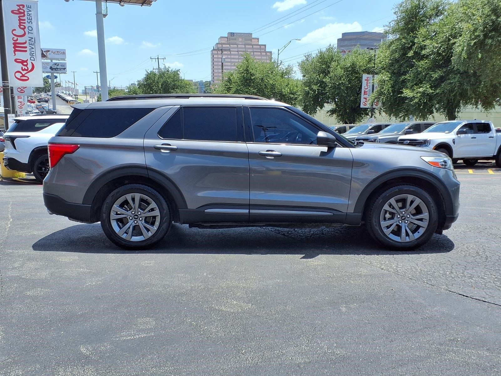 Certified 2021 Ford Explorer XLT w/ Equipment Group 202A RWD image 5
