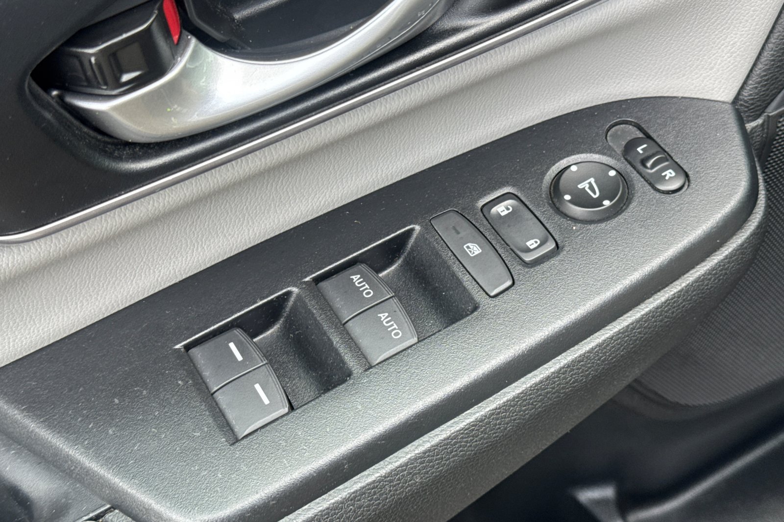 Used 2018 Honda CR-V Touring image 11