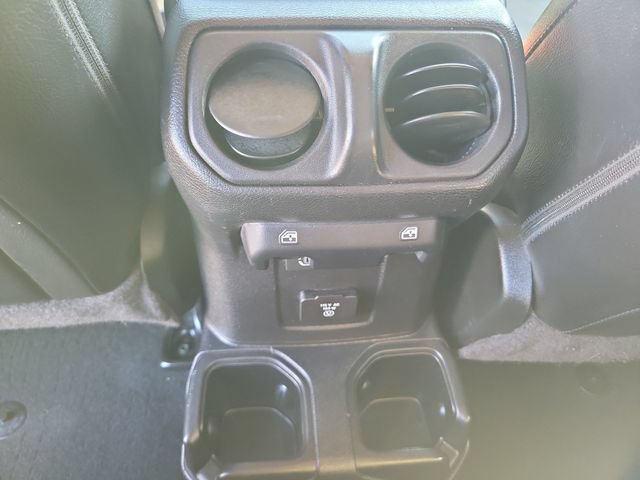 Used 2020 Jeep Wrangler Unlimited Sahara AWD/4WD image 18