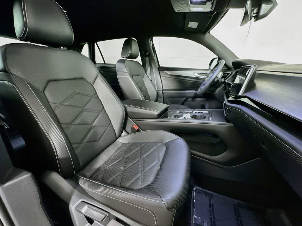 Used 2024 Volkswagen Atlas Cross Sport SE FWD image 18