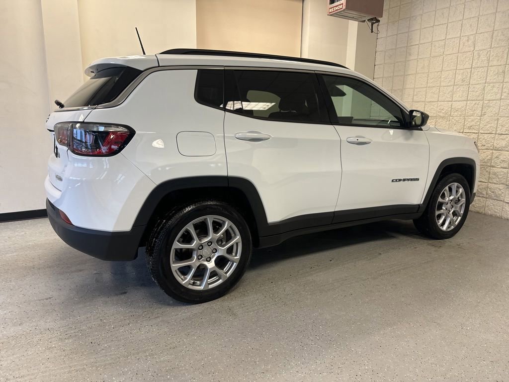 Used 2023 Jeep Compass Latitude image 8