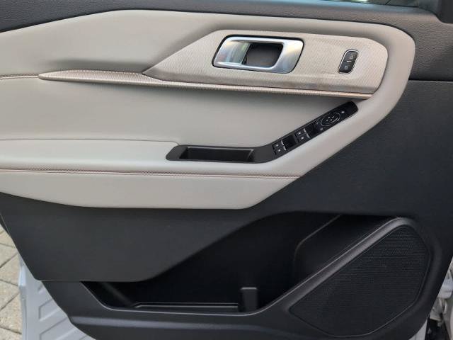 Certified 2025 Ford Explorer Active w/ Active Comfort Package RWD image 10