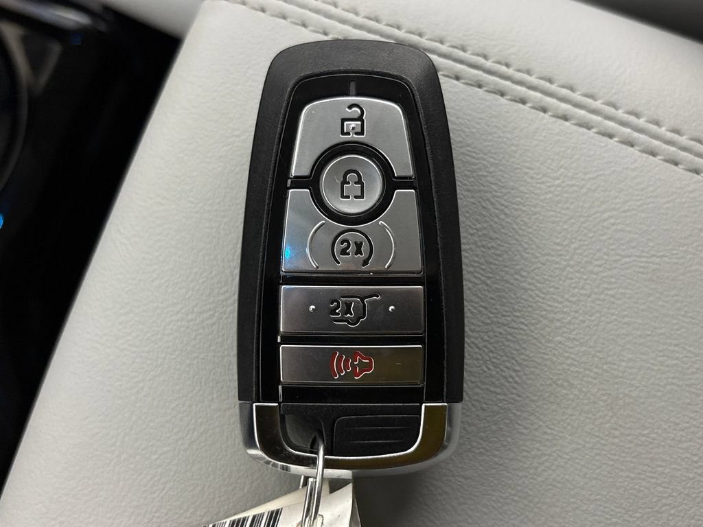 Certified 2025 Ford Explorer Platinum w/ Ultimate Package AWD/4WD image 27