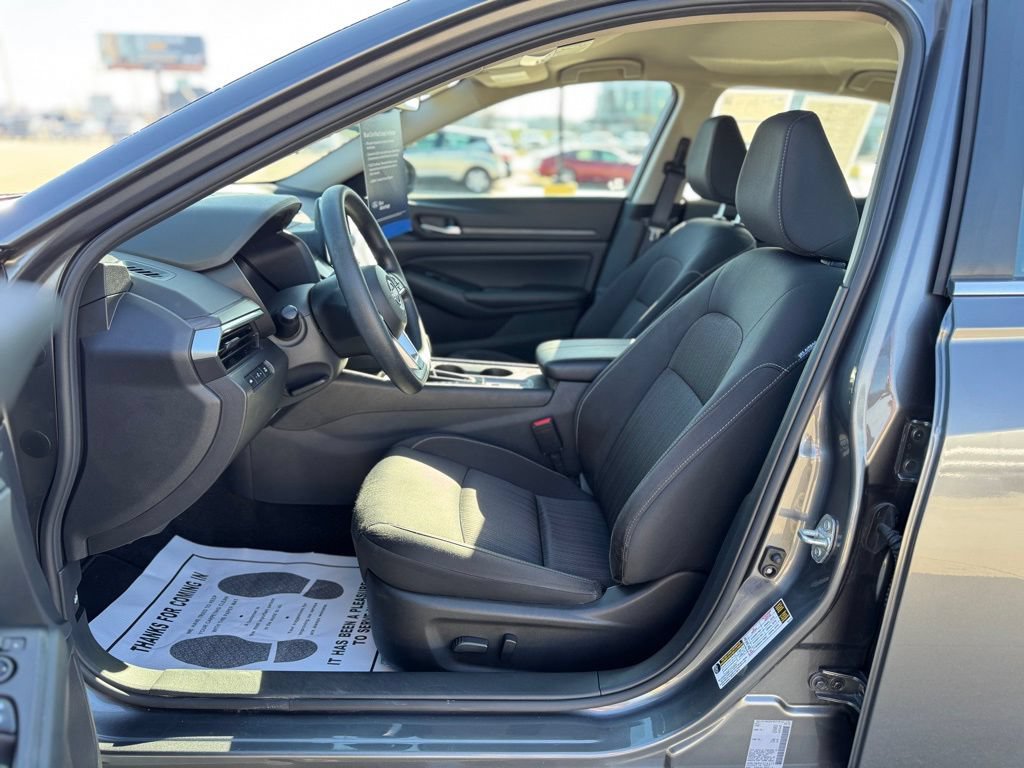 Used 2025 Nissan Altima 2.5 SV AWD/4WD image 12
