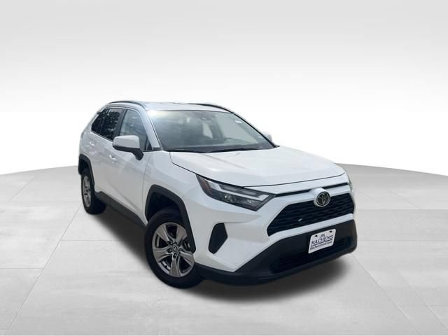 Used 2025 Toyota RAV4 XLE FWD image 11