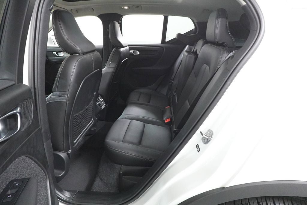 Used 2025 Volvo XC40 B5 Core AWD/4WD image 30