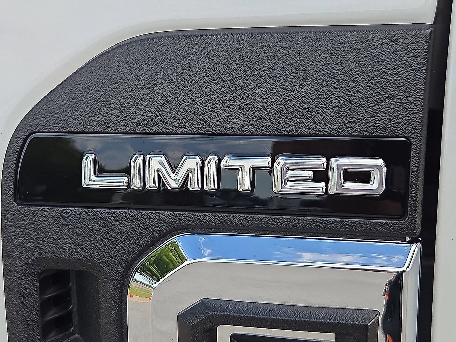 Certified 2024 Ford F250 Limited w/ FX4 Off-Road Package AWD/4WD image 9