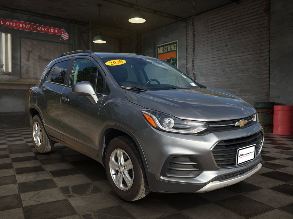 Used 2020 Chevrolet Trax LT w/ LT Convenience Package image 2