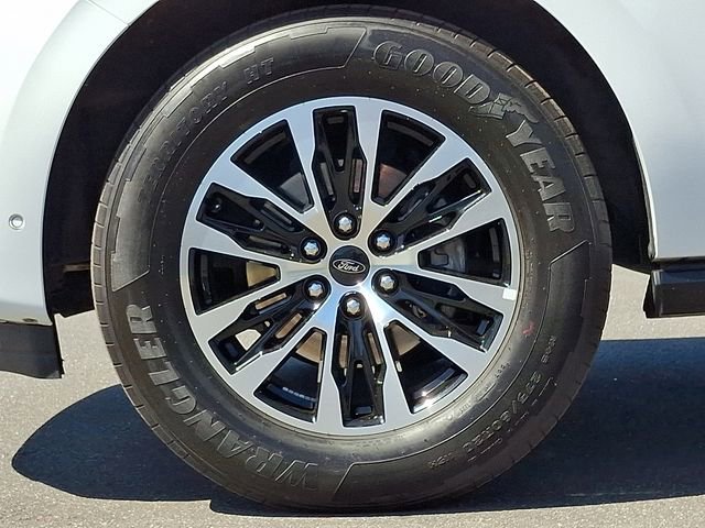 Certified 2025 Ford Expedition Platinum AWD/4WD image 8