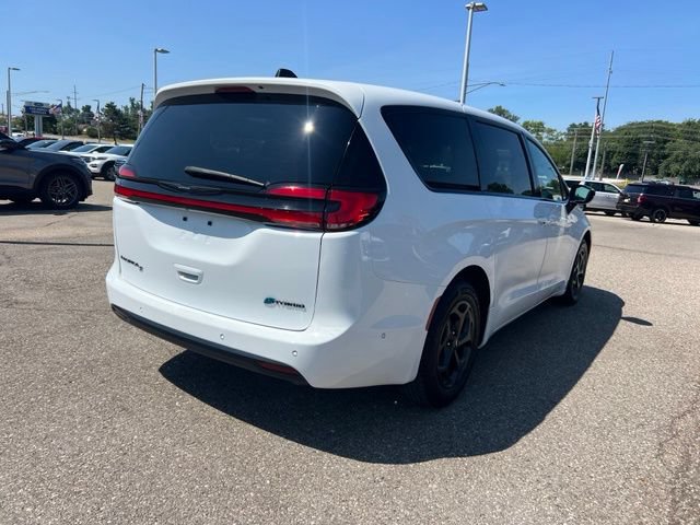 Used 2024 Chrysler Pacifica Limited FWD image 4
