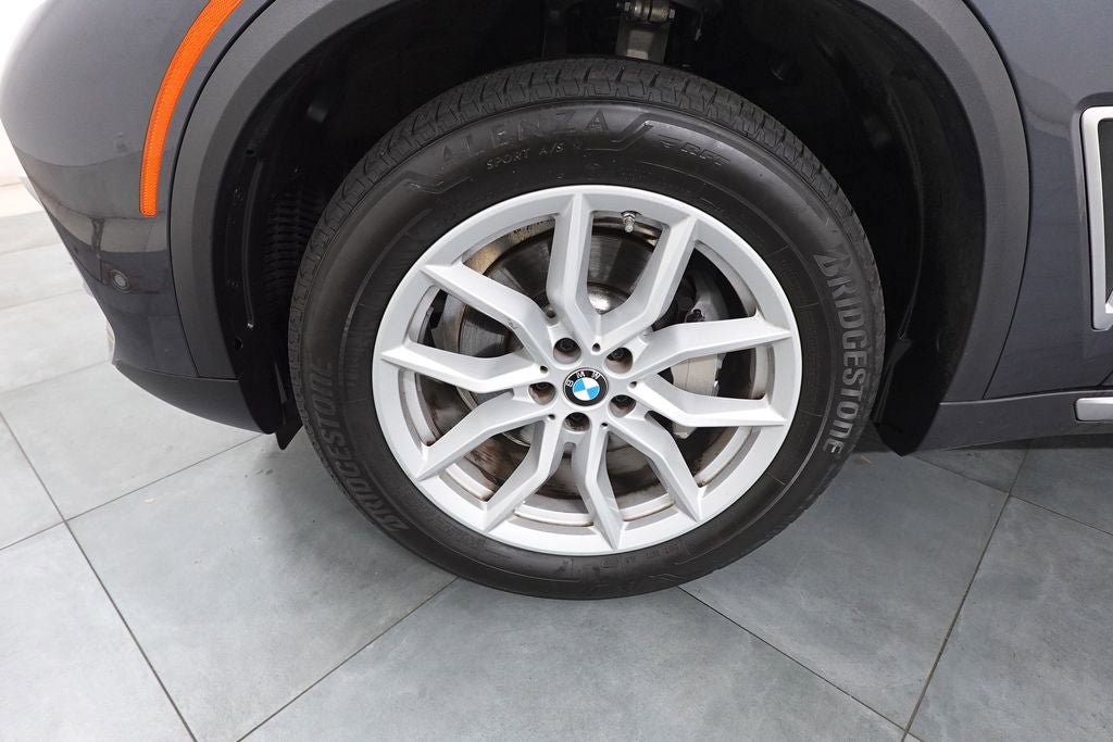 Used 2022 BMW X5 xDrive40i w/ Parking Assistance Package AWD/4WD image 29
