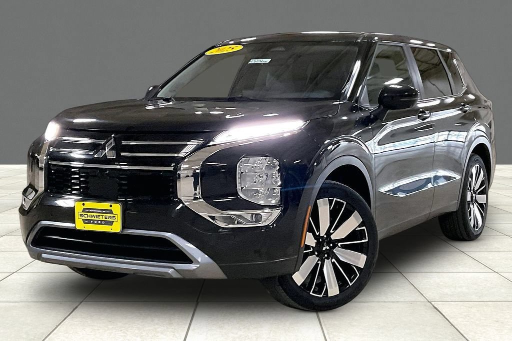 Used 2025 Mitsubishi Outlander SE AWD/4WD image 2