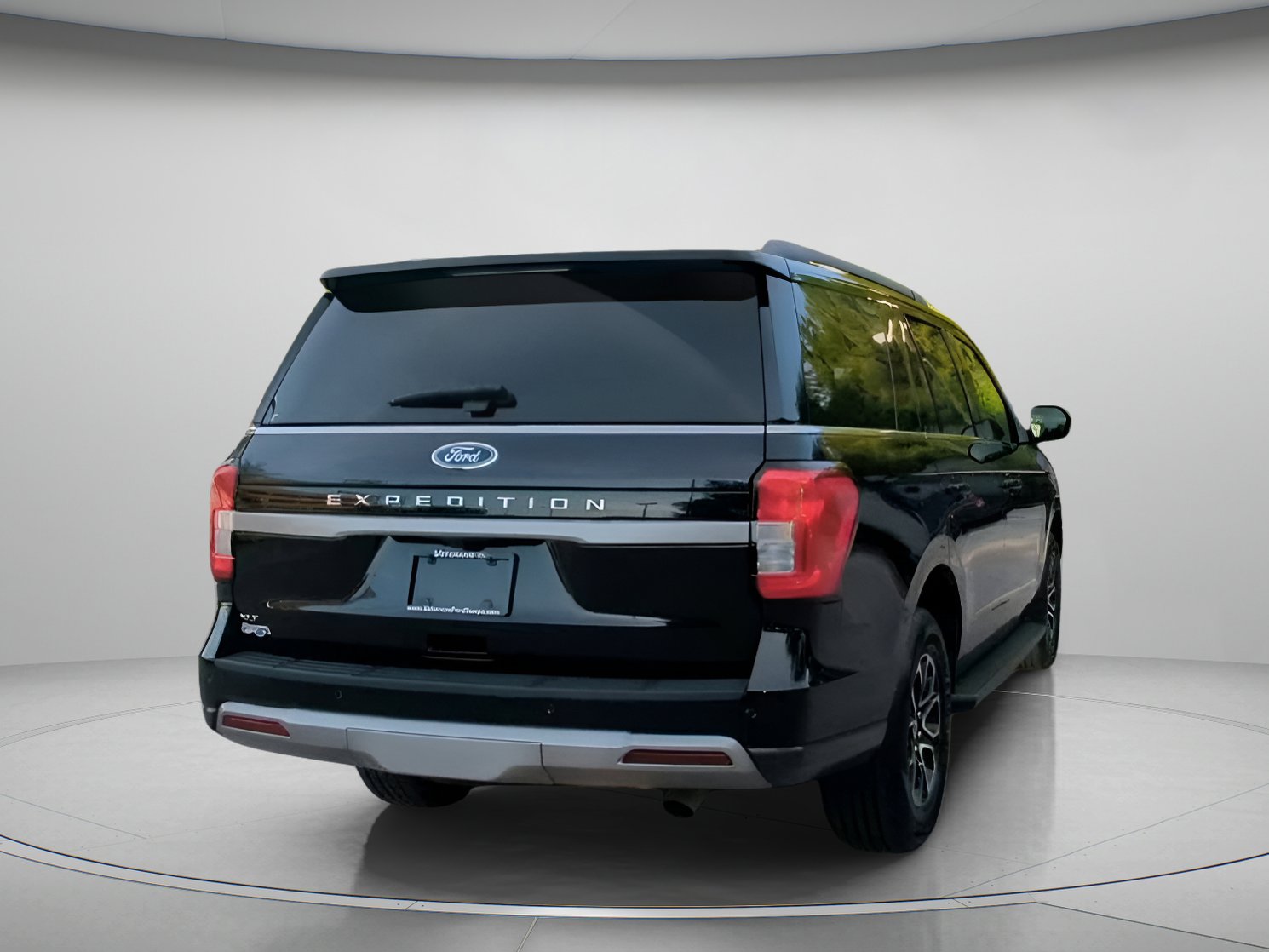 Certified 2024 Ford Expedition XLT RWD image 25