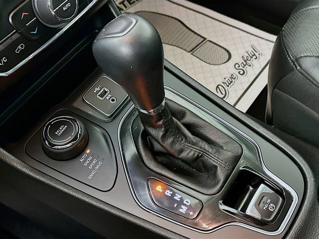 Used 2020 Jeep Cherokee Limited image 23