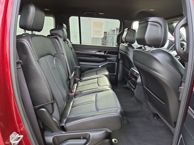 Used 2024 Jeep Wagoneer Series II w/ Flexible Seating Group AWD/4WD image 16